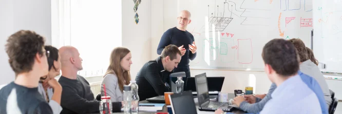 5 communication channels of a company