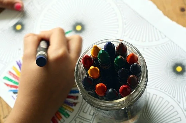 Aprende qué se le enseña a un niño de educación inicial